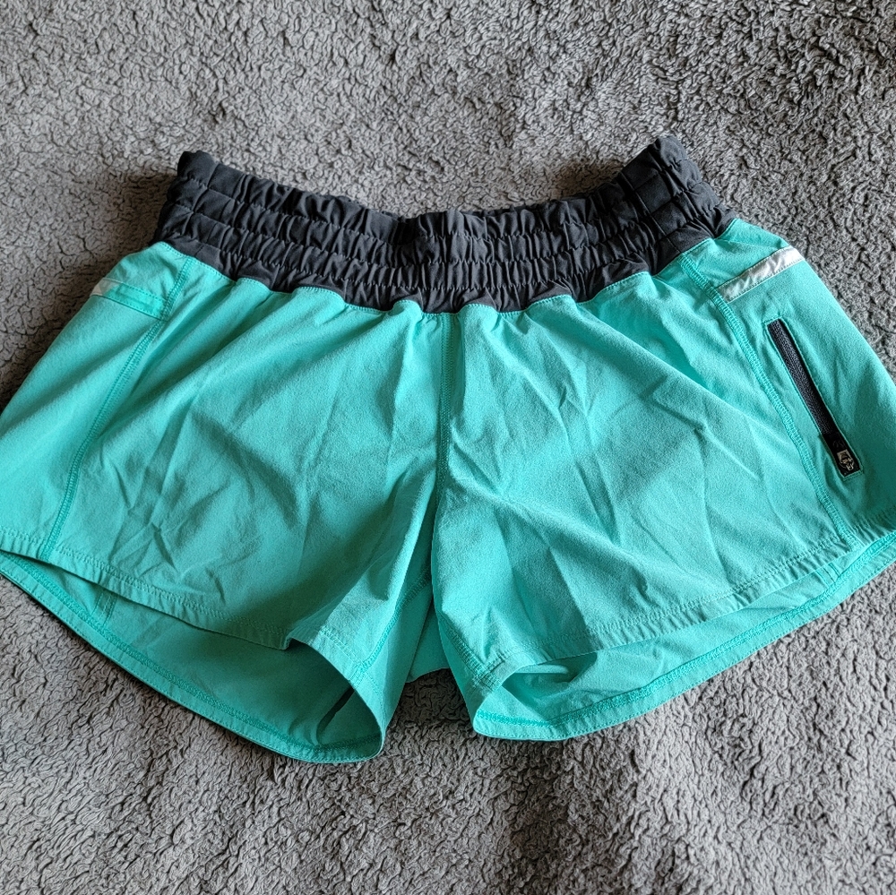 Lululemon Tracker Short II *4-wayStretch size 8